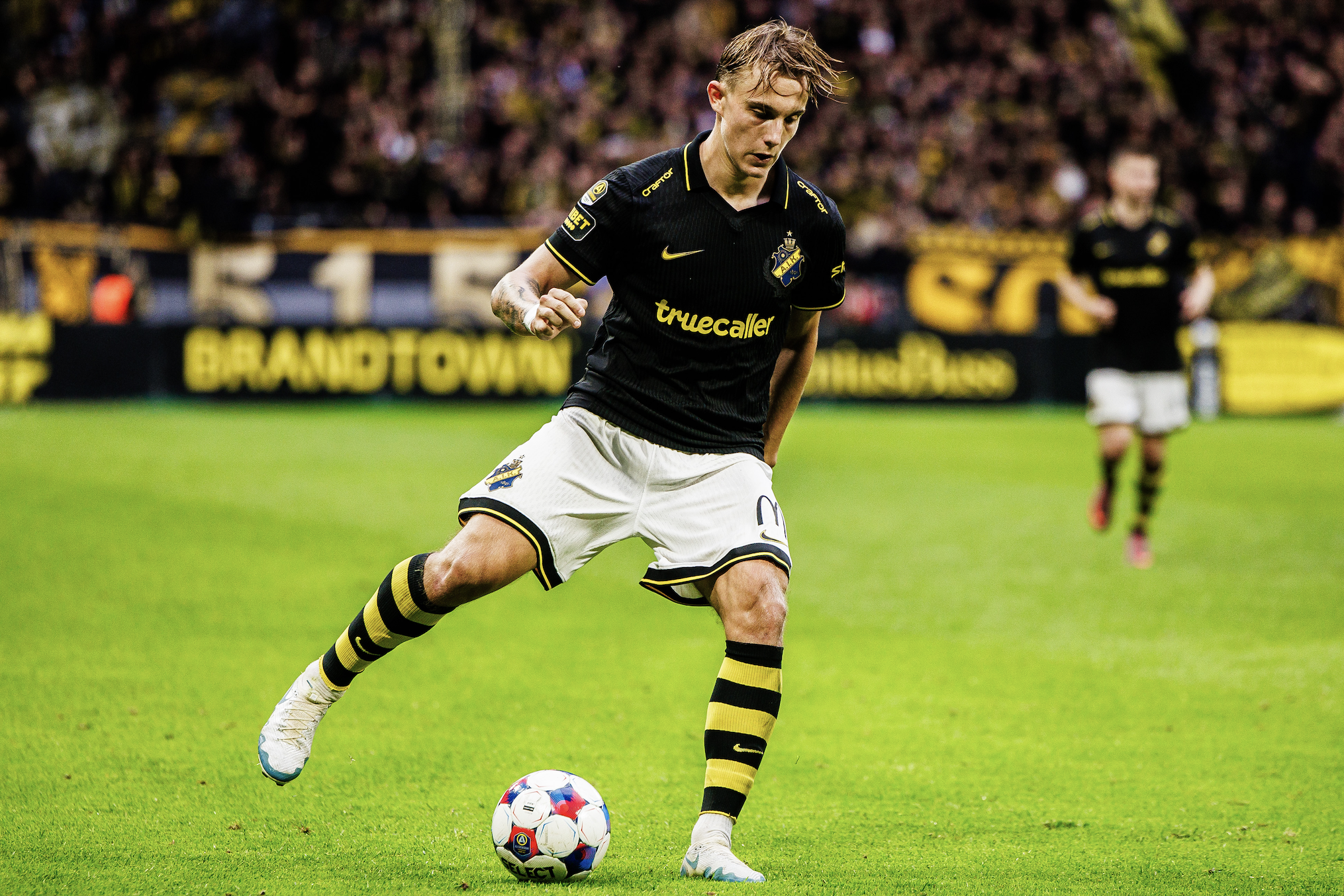 AIKs Linus Carlstrand under en fotbollsmatch i Allsvenskan