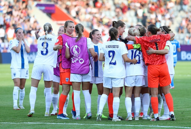 Finland-spelarna firar premiärsegern