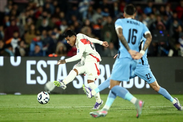 Diego Enriquez mot Uruguay