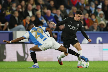 Man City-spelaren Phil Foden och Huddersfields Zepiqueno Redmond
